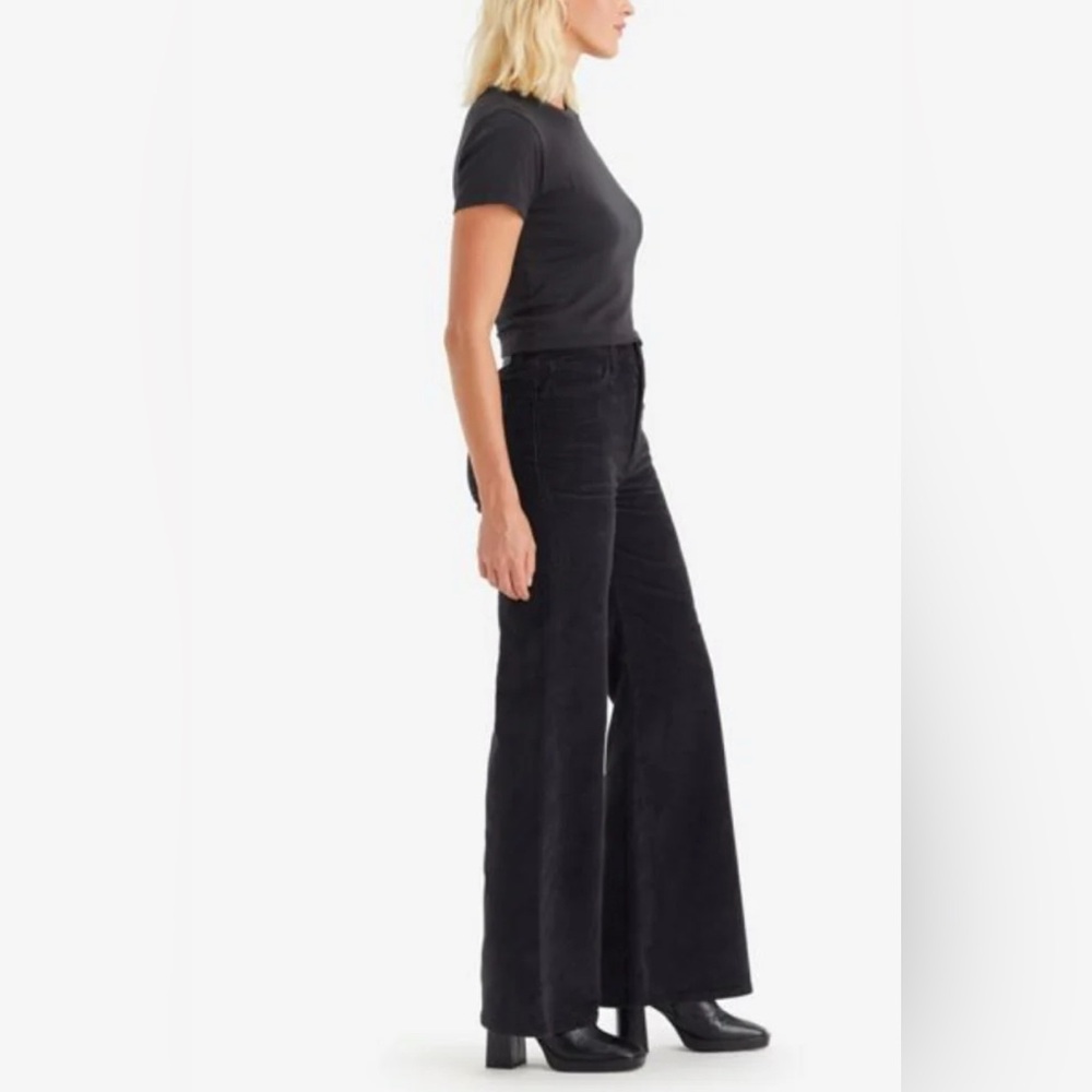 Levi's
Ribcage Bell High-Rise Flare-Leg Corduroy Jeans